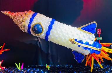 Diseño artístico de gran formato realizado con globos en Balloon Story Barcelona 2026.