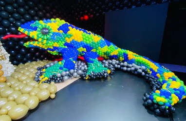 Escenario lleno de color y creatividad en Balloon Story Barcelona 2026.