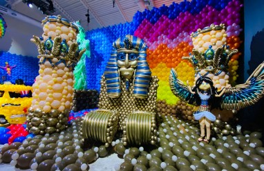 Ambiente interactivo con más de 600.000 globos en Balloon Story Barcelona 2026 en Espacio Inmersa Barcelona.