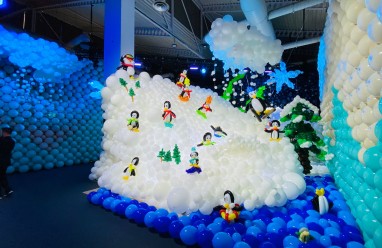 Esculturas monumentales de globos en la exposición internacional Balloon Story Barcelona 2026.